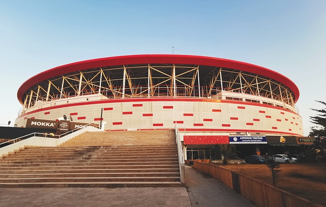 巴塞罗那等 巴塞罗那等